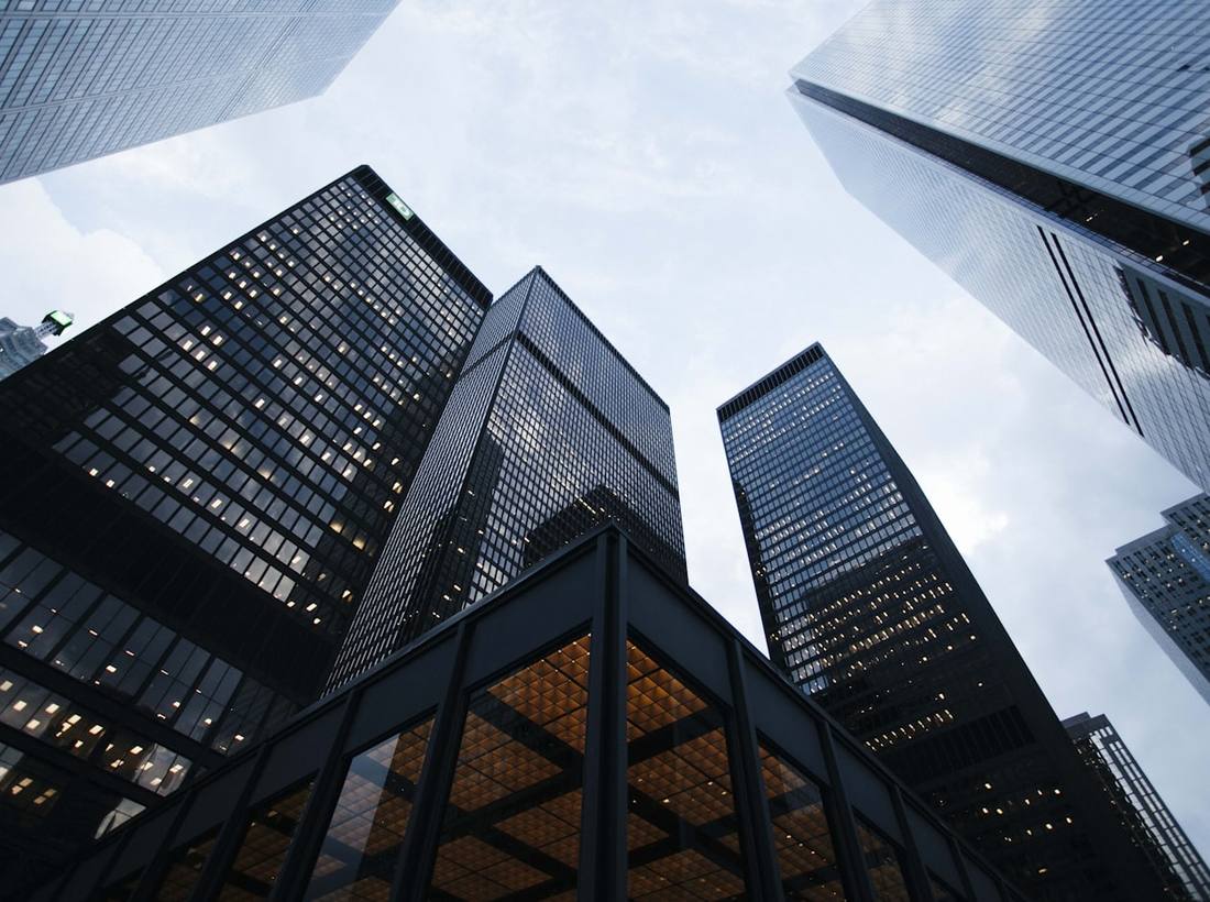 Obra comercial e para órgãos públicos